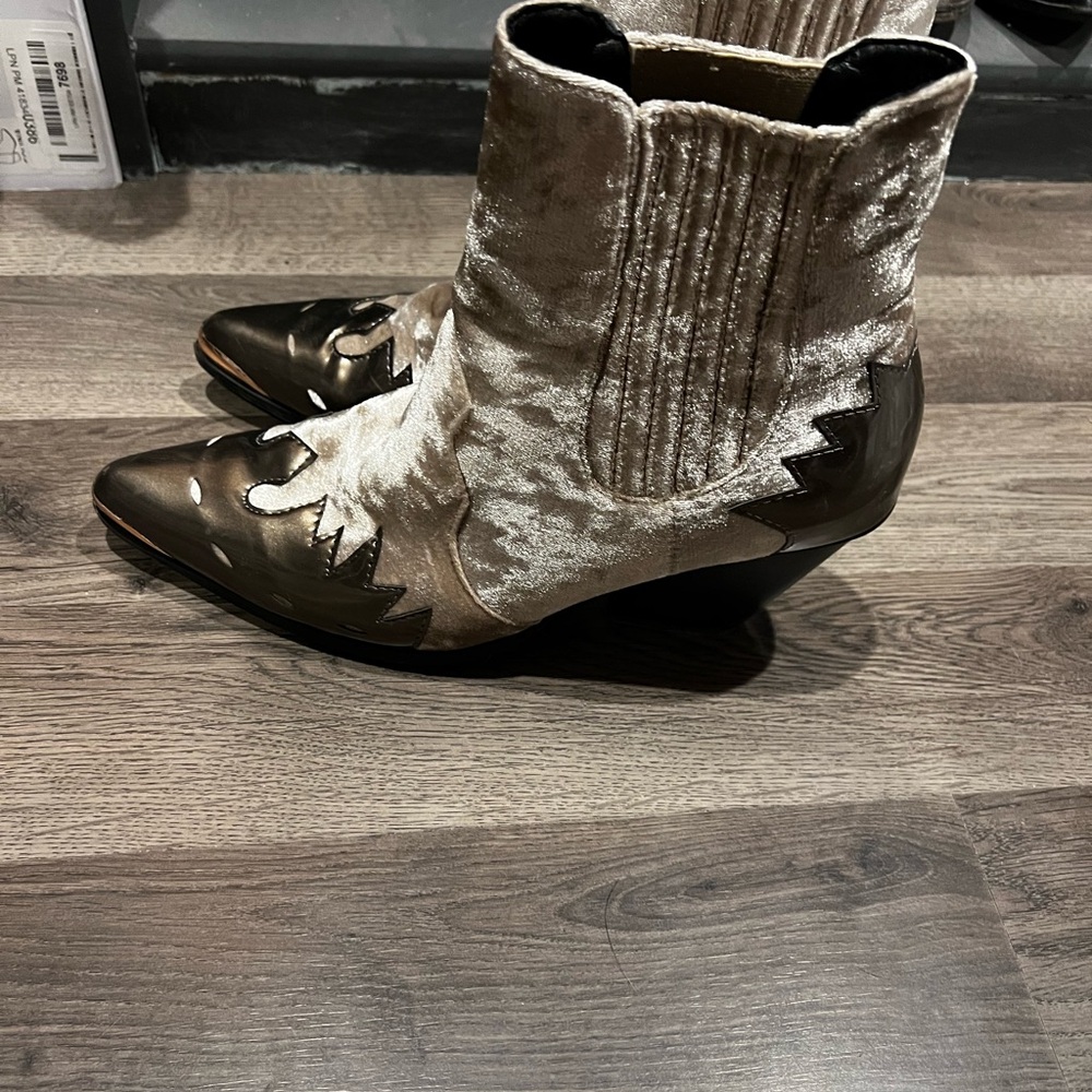 Size 11 Velvet boots